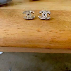 Chanel Boucles Oreille CC Logo Earrings